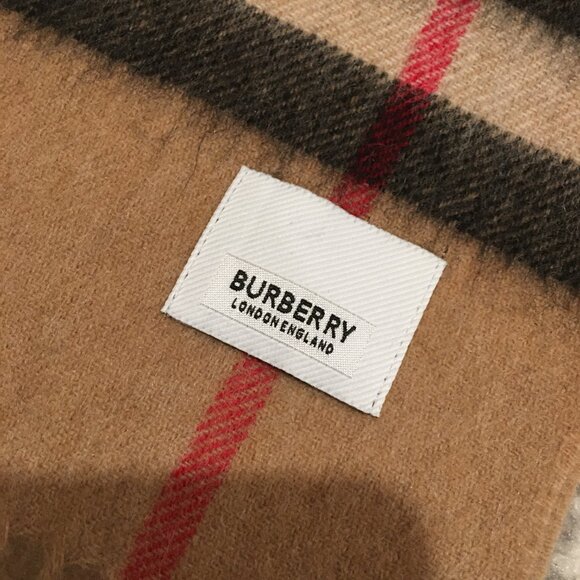 Iconic Burberry Cashmere Scarf - Picture 3 of 4